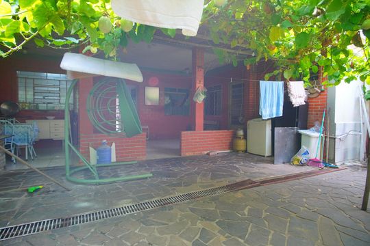 Quintal de casa à venda com 2 quartos, 100m² em Santa Rosa de Lima, Porto Alegre