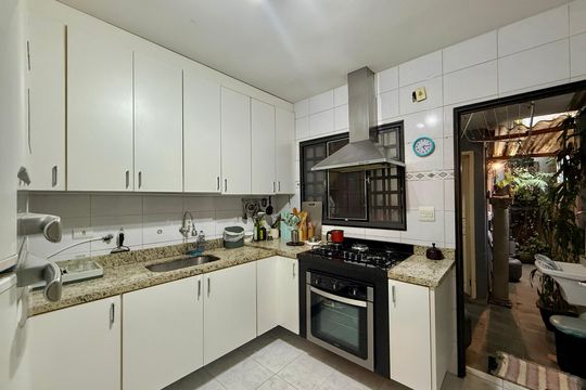 Cozinha de casa à venda com 2 quartos, 80m² em Santo Amaro, São Paulo