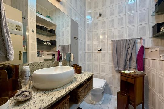 Banheiro de casa à venda com 2 quartos, 80m² em Santo Amaro, São Paulo