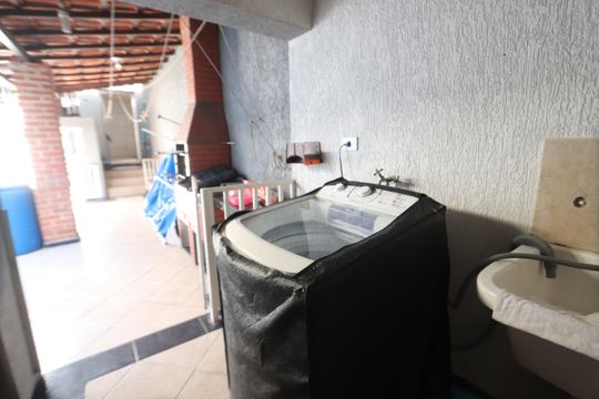Lavanderia de casa à venda com 3 quartos, 275m² em Vila Antonieta, São Paulo