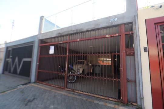Fachada de casa à venda com 3 quartos, 275m² em Vila Antonieta, São Paulo