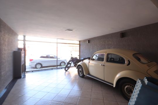 Garagem de casa à venda com 3 quartos, 275m² em Vila Antonieta, São Paulo