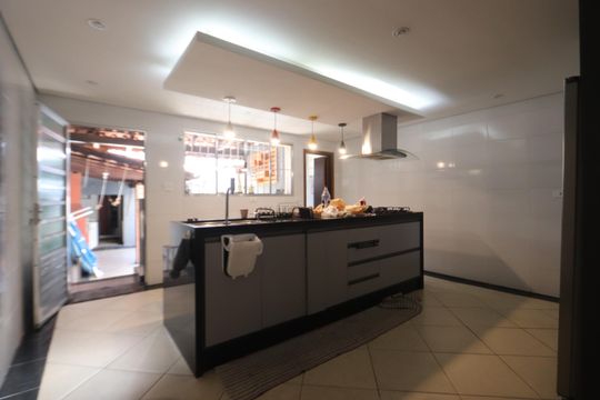 Cozinha de casa à venda com 3 quartos, 275m² em Vila Antonieta, São Paulo