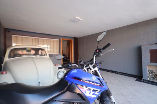 Garagem de casa à venda com 3 quartos, 275m² em Vila Antonieta, São Paulo