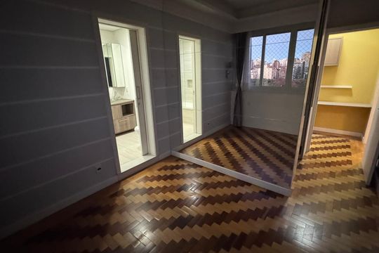 Suíte de apartamento para alugar com 4 quartos, 154m² em Moinhos de Vento, Porto Alegre