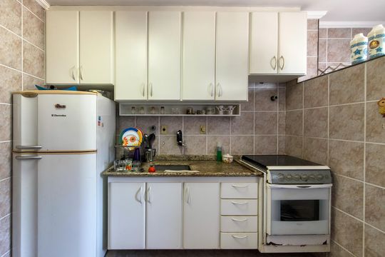 Cozinha de apartamento para alugar com 2 quartos, 82m² em Balneario Flórida, Praia Grande