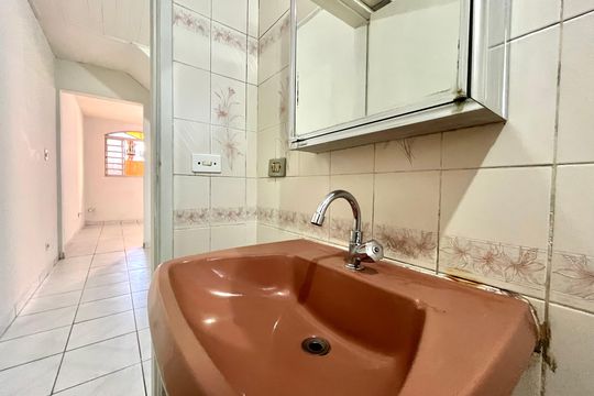 Banheiro de casa à venda com 2 quartos, 65m² em Vila Guarani (Z Sul), São Paulo
