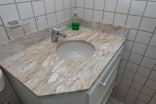 Banheiro de kitnet/studio à venda com 1 quarto, 29m² em Chácara Santo Antônio (zona Sul), São Paulo