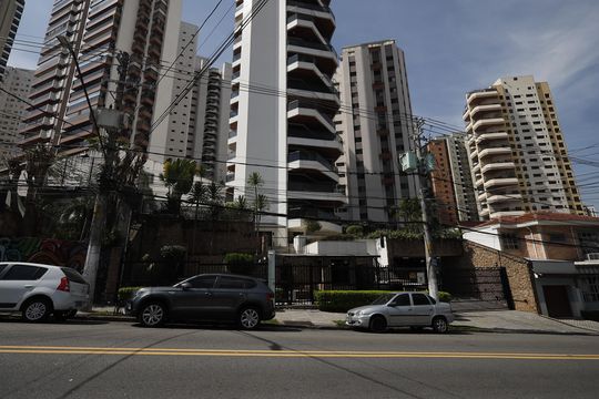 Fachada  de apartamento à venda com 5 quartos, 232m² em Santana, São Paulo