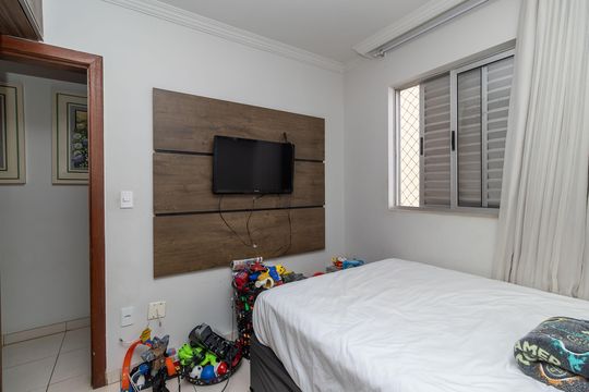 Quarto 1 de apartamento à venda com 3 quartos, 80m² em Santa Monica, Belo Horizonte