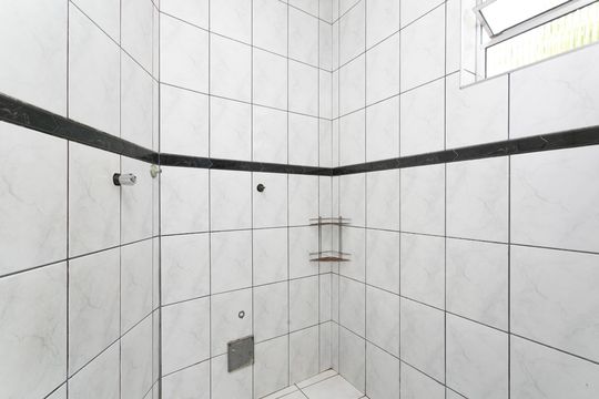 Banheiro da Suíte  de casa para alugar com 3 quartos, 130m² em Itaim Paulista, São Paulo