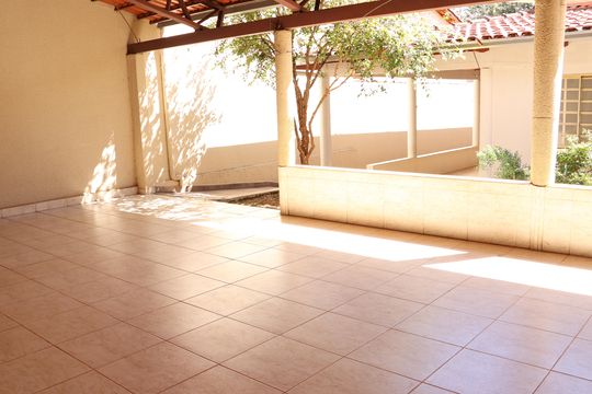 Sacada de casa para alugar com 3 quartos, 300m² em Residencial Mansoes Paraiso, Goiânia