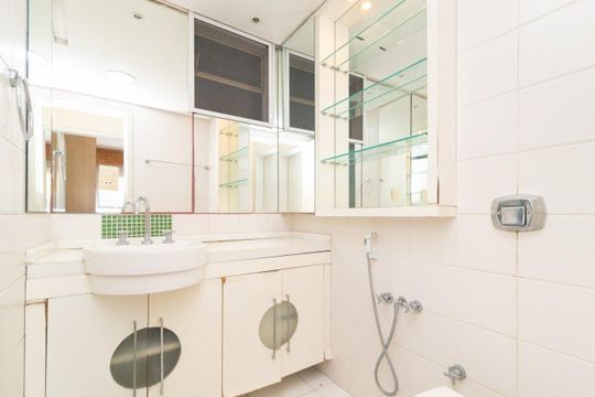 Banheiro de apartamento para alugar com 2 quartos, 127m² em Medianeira, Porto Alegre
