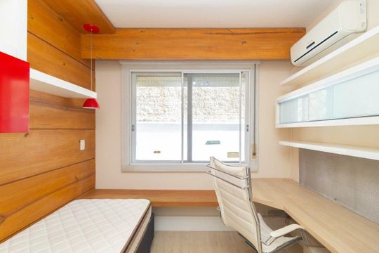 Quarto 2 de apartamento para alugar com 2 quartos, 127m² em Medianeira, Porto Alegre