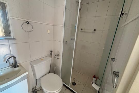 Banheiro de apartamento à venda com 2 quartos, 43m² em Vila Talarico, São Paulo