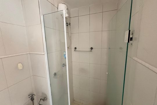 Banheiro de apartamento à venda com 2 quartos, 43m² em Vila Talarico, São Paulo