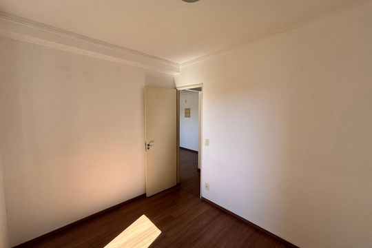 Quarto 1 de apartamento à venda com 2 quartos, 43m² em Vila Talarico, São Paulo
