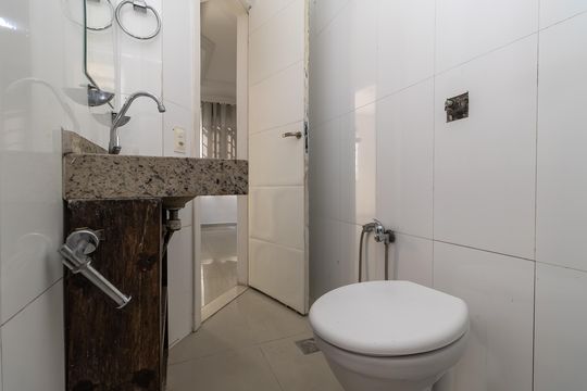 Banheiro de apartamento à venda com 2 quartos, 64m² em Vila Cloris, Belo Horizonte