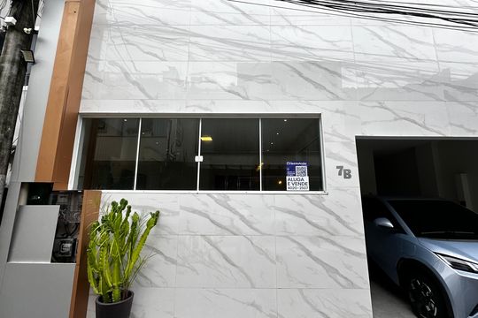 Fachada de casa para alugar com 2 quartos, 100m² em Recreio dos Bandeirantes, Rio de Janeiro