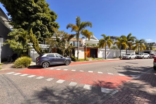 Fachada de casa de condomínio à venda com 4 quartos, 340m² em Recreio dos Bandeirantes, Rio de Janeiro