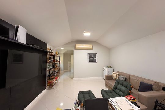Sala de TV de casa de condomínio à venda com 4 quartos, 340m² em Recreio dos Bandeirantes, Rio de Janeiro