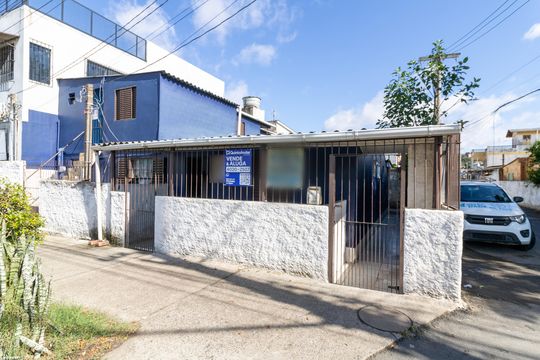 Fachada de casa à venda com 7 quartos, 132m² em Santa Tereza, Porto Alegre