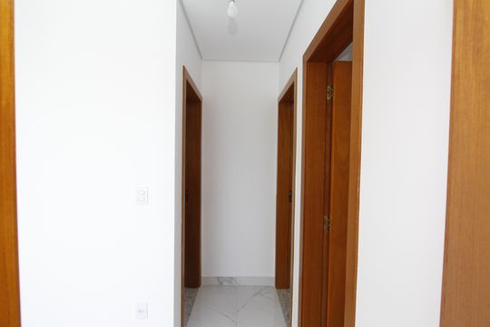 Corredor de apartamento à venda com 3 quartos, 73m² em Camargos, Belo Horizonte