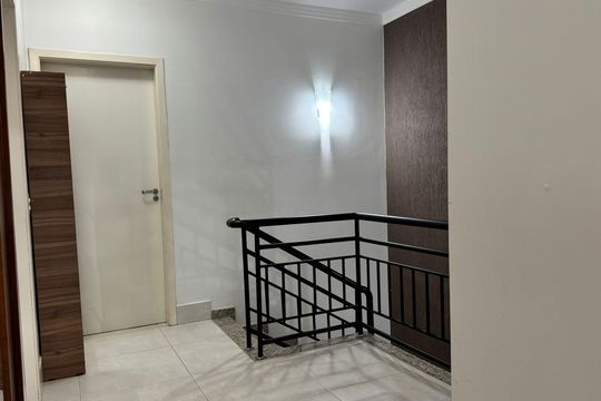 Corredor de casa à venda com 3 quartos, 185m² em Horto Santo Antonio, Jundiaí