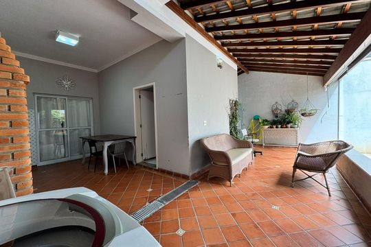 Área externa de casa à venda com 3 quartos, 185m² em Horto Santo Antonio, Jundiaí