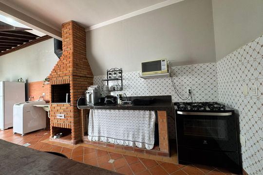 Área externa de casa à venda com 3 quartos, 185m² em Horto Santo Antonio, Jundiaí