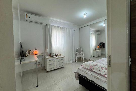 Quarto de casa à venda com 3 quartos, 185m² em Horto Santo Antonio, Jundiaí
