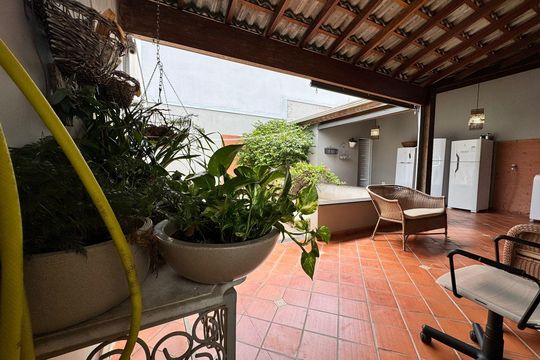 Área externa de casa à venda com 3 quartos, 185m² em Horto Santo Antonio, Jundiaí
