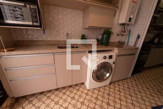 Área de serviço de apartamento para alugar com 2 quartos, 62m² em Alphaville Empresarial, Barueri