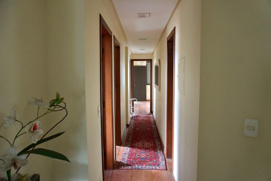Corredor de apartamento para alugar com 4 quartos, 138m² em Coração Eucarístico, Belo Horizonte