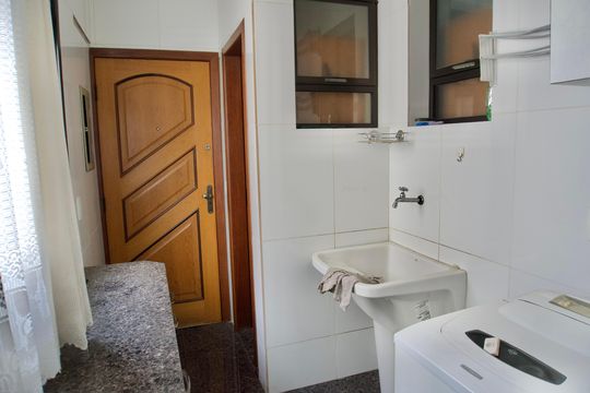 Área de Serviço de apartamento para alugar com 4 quartos, 138m² em Coração Eucarístico, Belo Horizonte