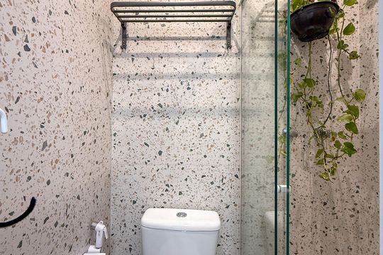 Banheiro de serviço de apartamento à venda com 3 quartos, 65m² em Aclimação, São Paulo