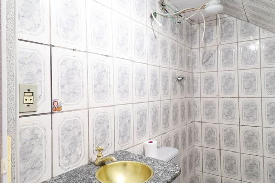 Banheiro da Edícula de casa à venda com 7 quartos, 1000m² em Jardim Modelo, São Paulo