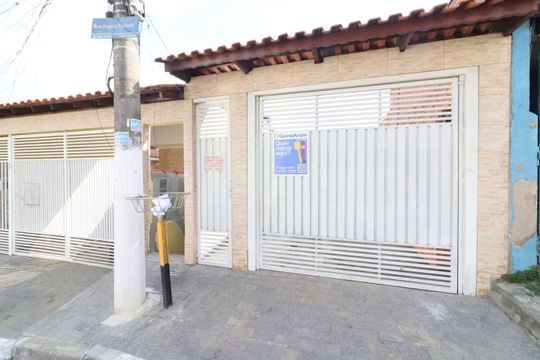 Fachada de casa para alugar com 1 quarto, 30m² em Veloso, Osasco