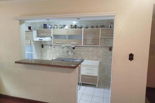 Cozinha de apartamento à venda com 2 quartos, 130m² em Medianeira, Porto Alegre