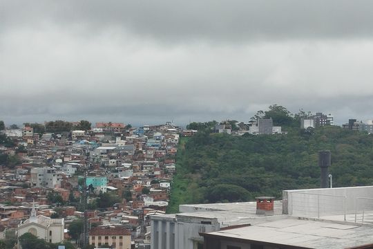 Vista da janela de apartamento à venda com 2 quartos, 130m² em Medianeira, Porto Alegre