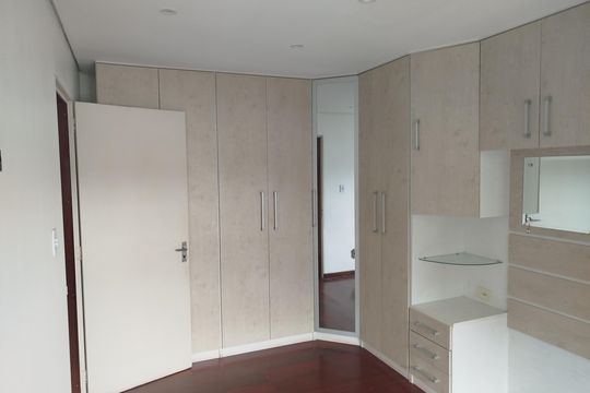 Quarto de apartamento à venda com 2 quartos, 130m² em Medianeira, Porto Alegre