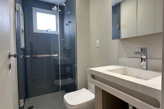 Banheiro de apartamento à venda com 1 quarto, 52m² em Brooklin, São Paulo