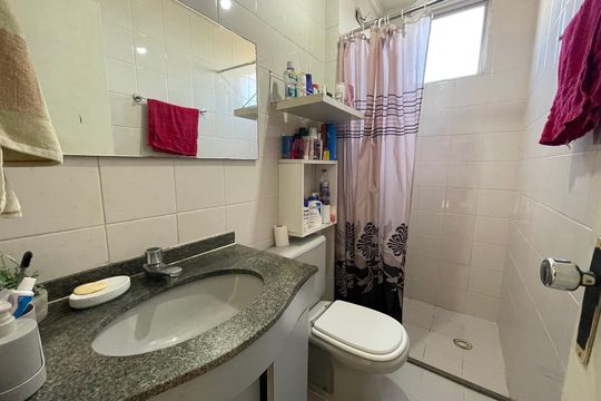 Banheiro de apartamento à venda com 2 quartos, 44m² em Jardim Pinheiros, São Paulo