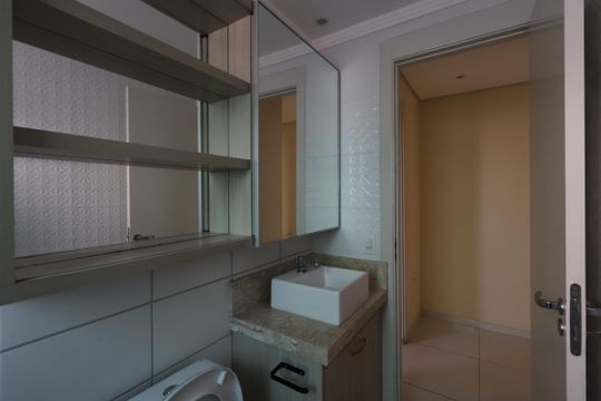 Banheiro de apartamento à venda com 2 quartos, 48m² em Penha de França, São Paulo