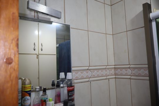 Banheiro de apartamento à venda com 2 quartos, 55m² em Jardim Santa Teresinha, São Paulo