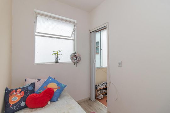 Quarto de Serviço de apartamento à venda com 3 quartos, 75m² em Azenha, Porto Alegre
