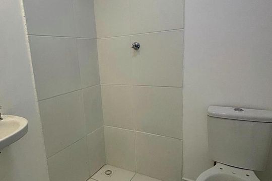 Banheiro  de apartamento à venda com 2 quartos, 44m² em Bairro dos Casa, São Bernardo do Campo