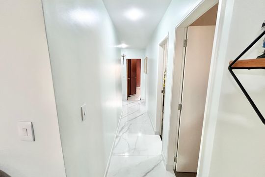 Corredor de apartamento à venda com 3 quartos, 120m² em Santa Teresinha, São Paulo