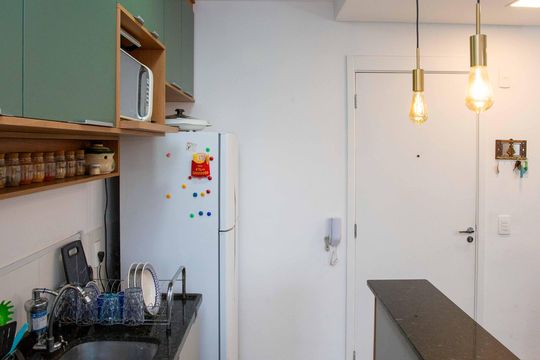Cozinha de apartamento à venda com 2 quartos, 37m² em Jardim Miriam, São Paulo