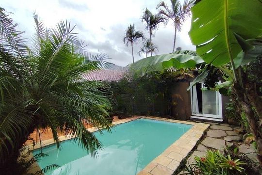 Casa para alugar com 3 quartos, 326m² em Cavalhada, Porto Alegre